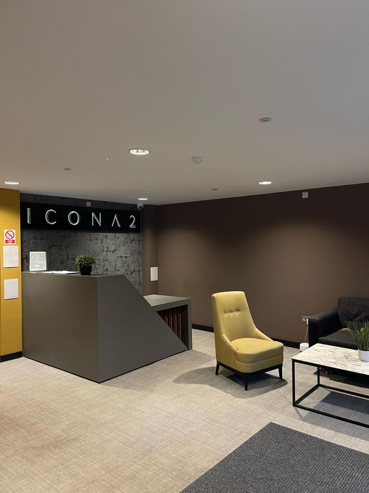 Stylish Flat - Sleeps 8 - Parking - Gym Apartment *