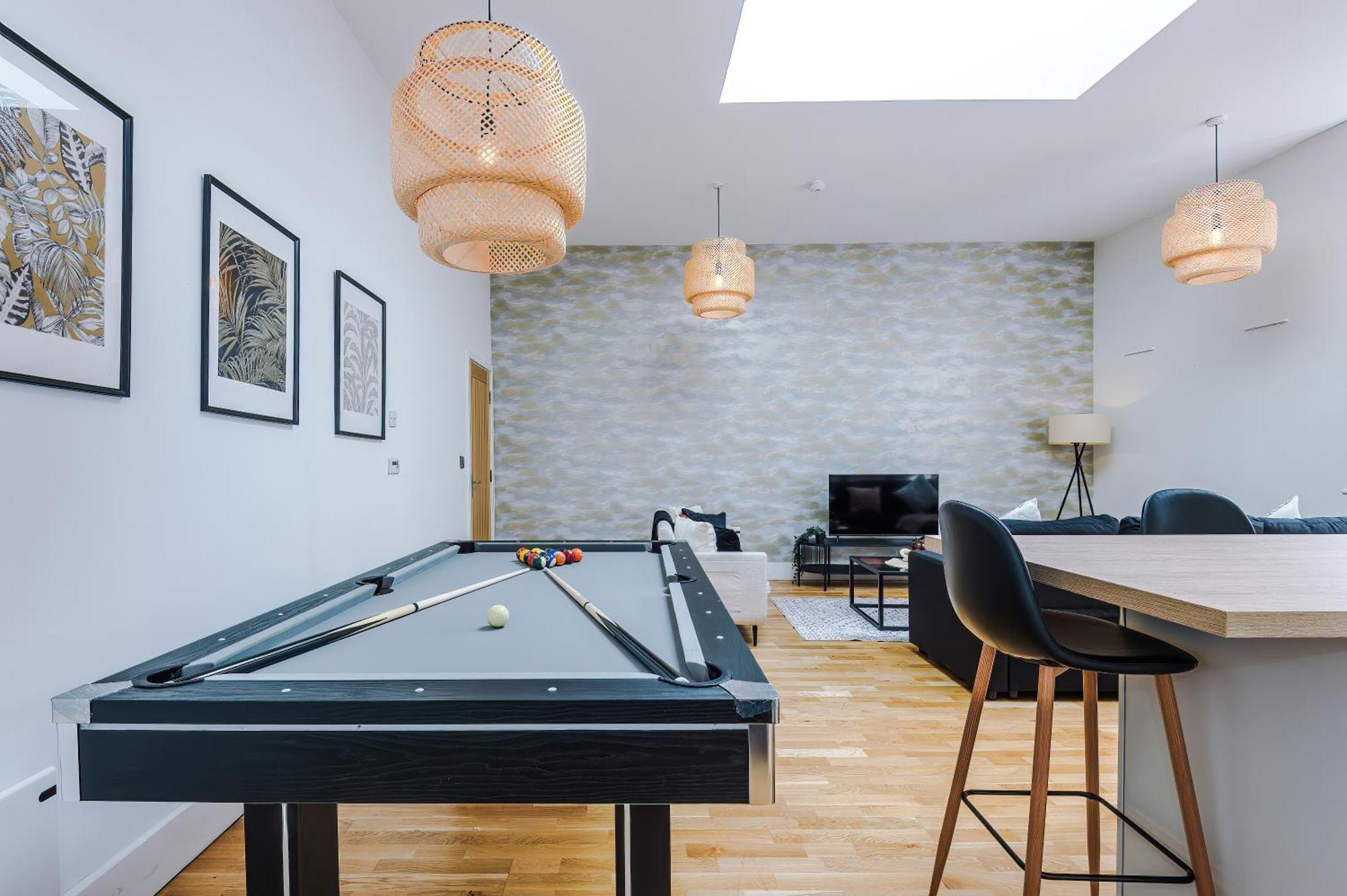 Stylish York Getaway - Pool Table