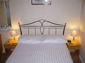 Diamonds Near Hospital Bed & Breakfast 3*