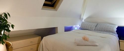 Bentham 4*