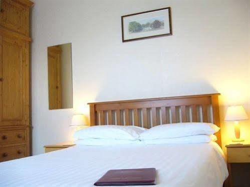 Diamonds Near Hospital Bed & Breakfast 3*