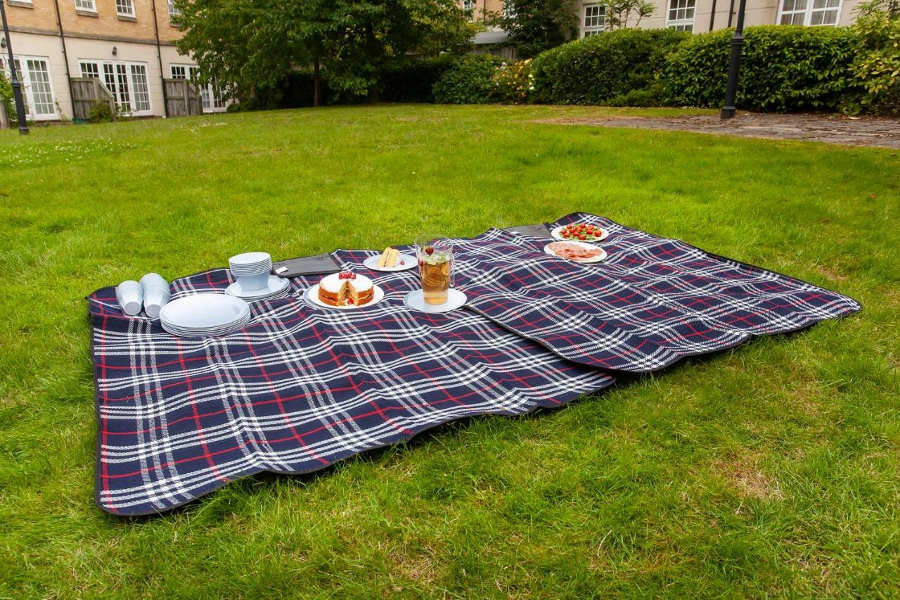 Thomas, Off Leeman Road, Sleeps 9 * York