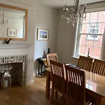 7 Precentor\'S Court