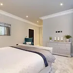 The Presidential Suite, With Free Parking!
