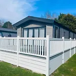 Honey Bee Lodge With Hot Tub