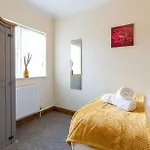 Blossom Cottage With Hot Tub