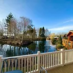 Lakeview Supreme Lodge With Hot Tub