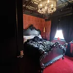 Wednesday\'S Family Rooms