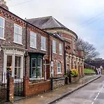 The Victorian House - Child And Dog Friendly, Free Parking