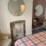Intown - 60 Second Walk 2 Minster!