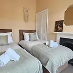 St Pauls Terrace - 2 Bed House Nr Train Station