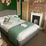 Camaraderie Guest House