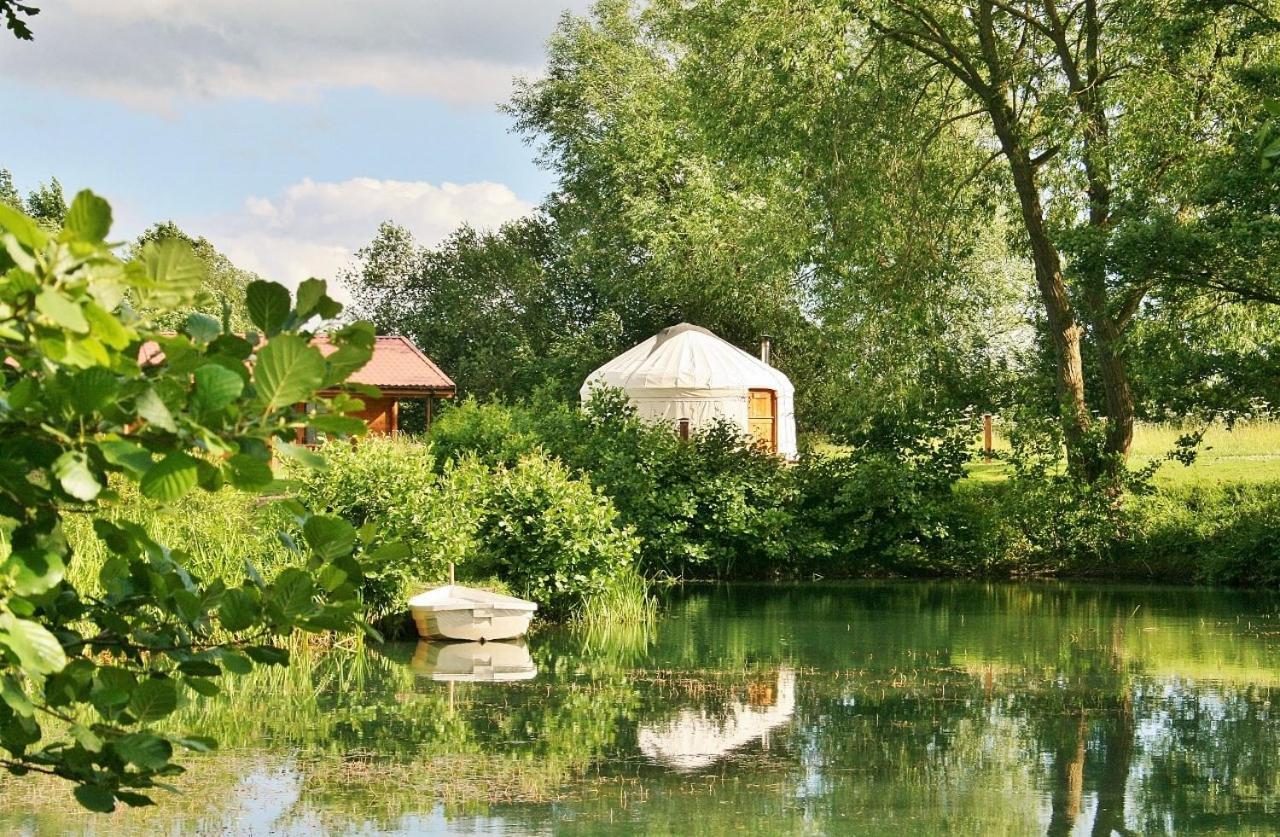 Lodge Acorn Glade Glamping *