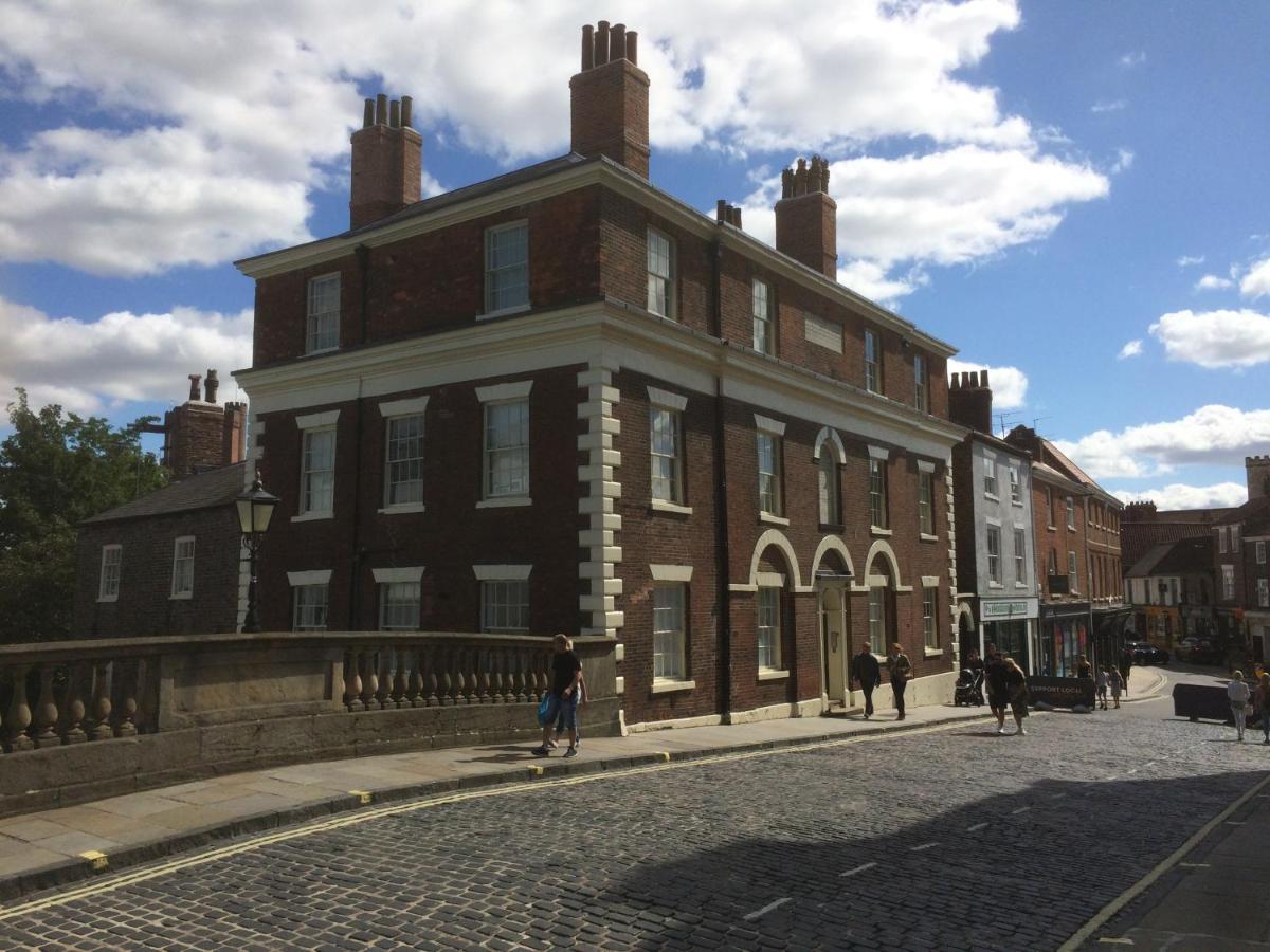 Centre - The Old Committee Room-free Parking