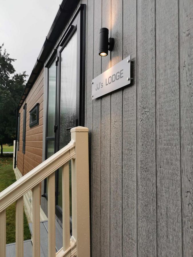 Lodge Jjs Lakewood *