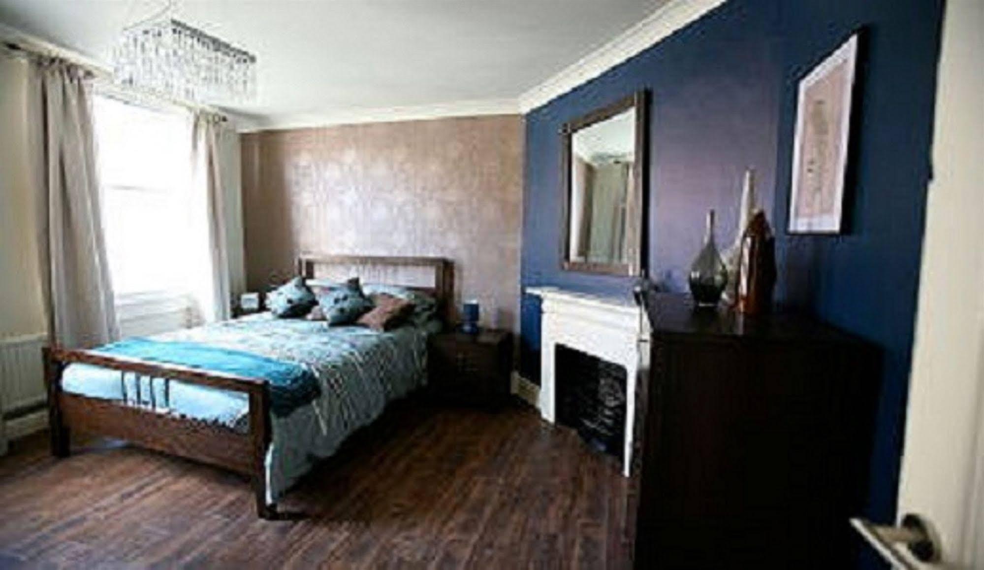 Hotel The 3*
