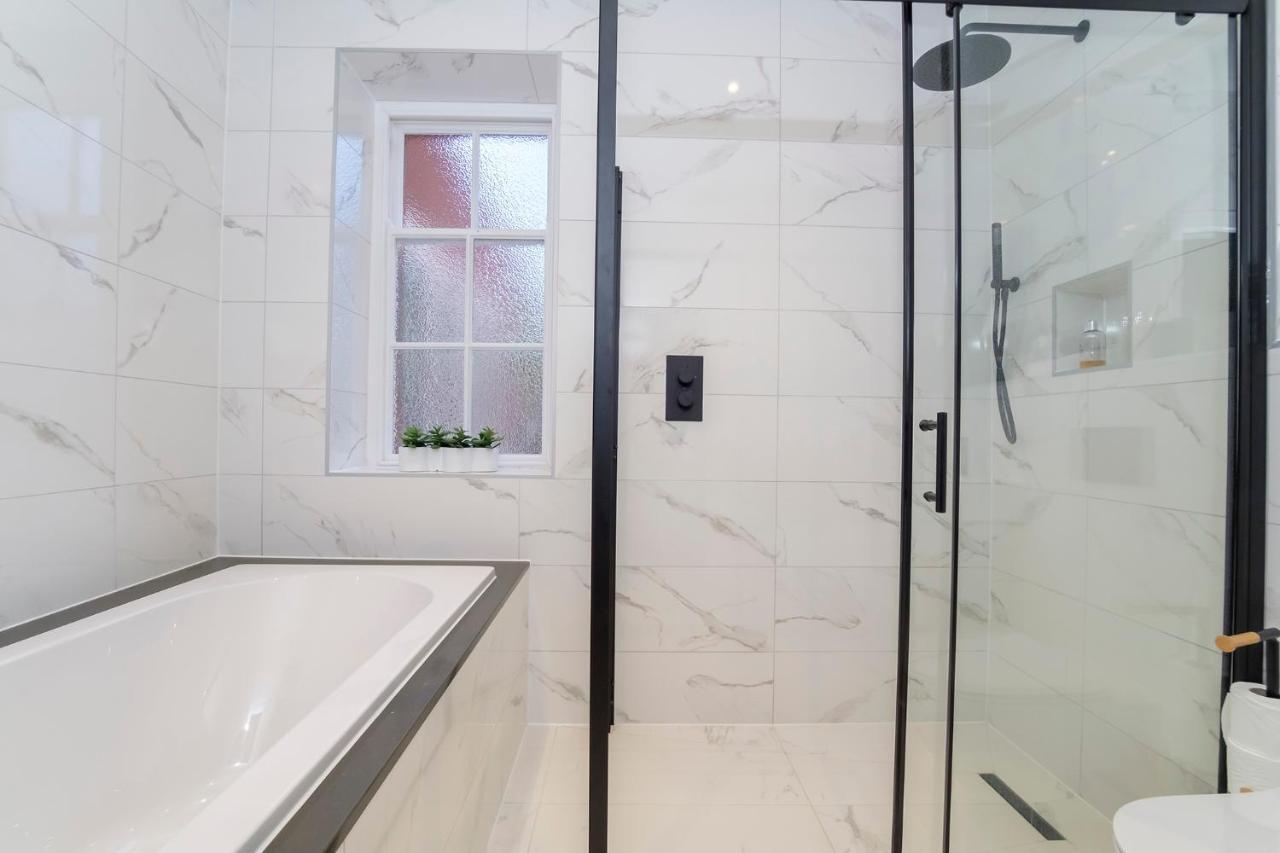 The Presidential Suite, With Free Parking! Apartment *