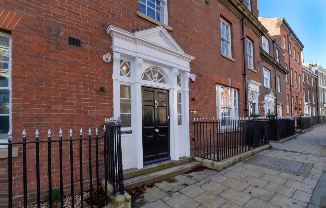 The Presidential Suite, With Free Parking! * York