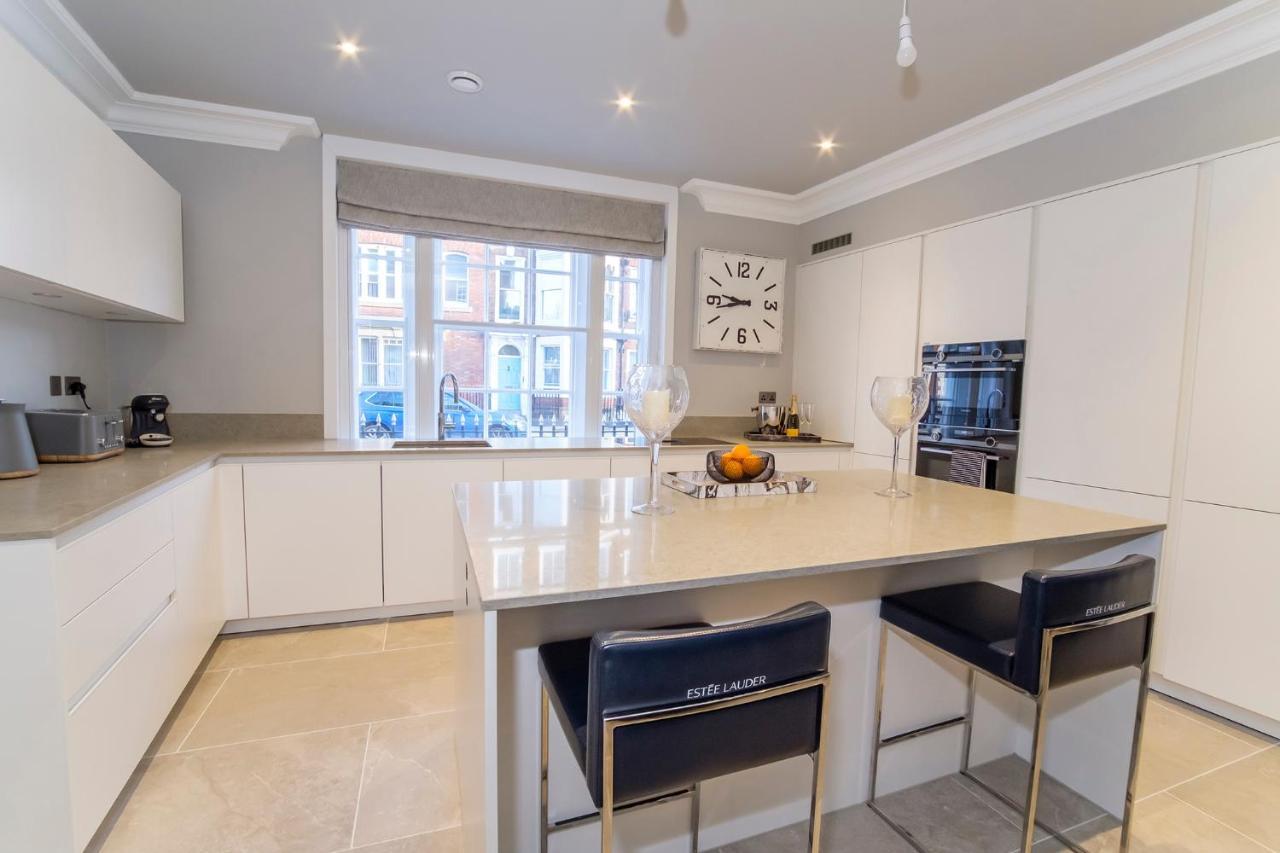 The Presidential Suite, With Free Parking! York