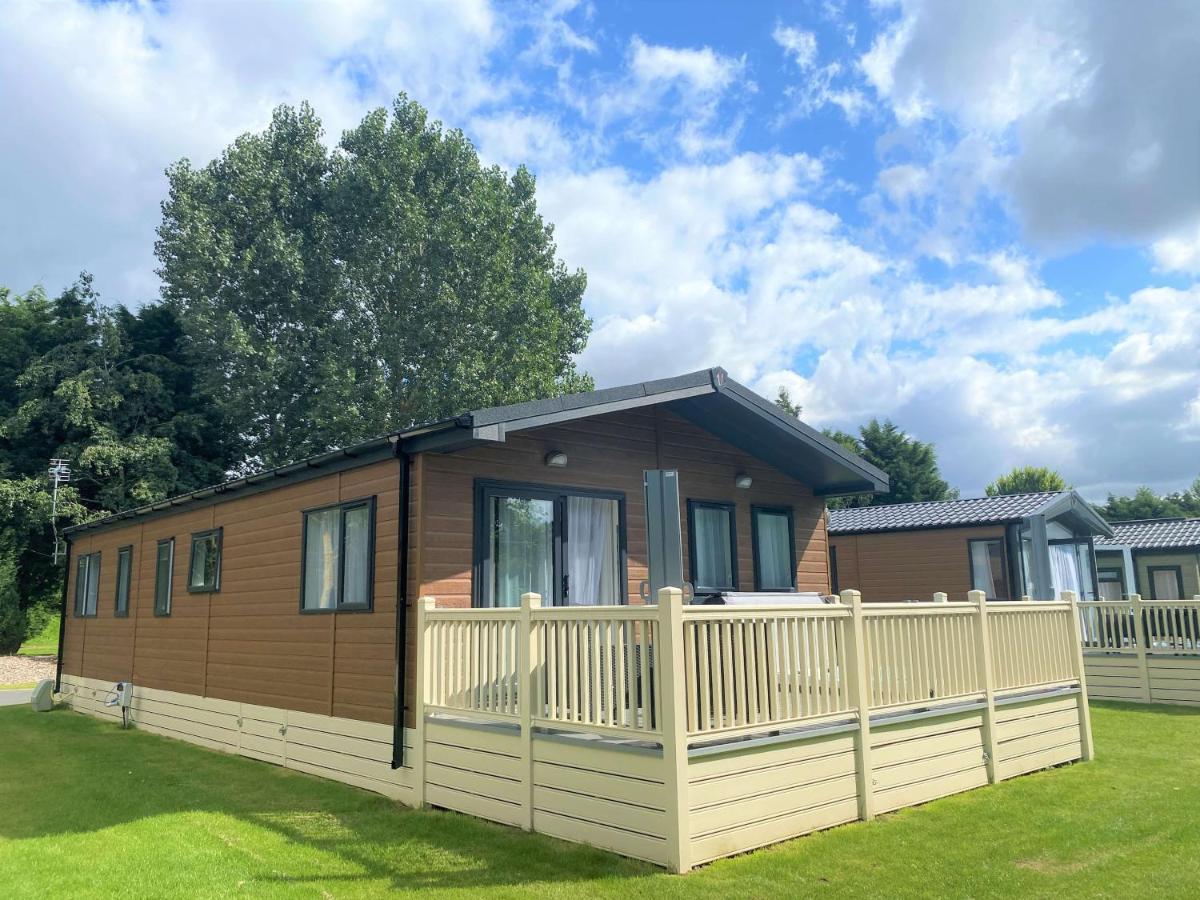The Yorkshire Burrow With Hot Tub Holiday home York