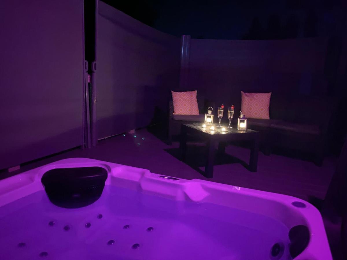 The Yorkshire Burrow With Hot Tub *