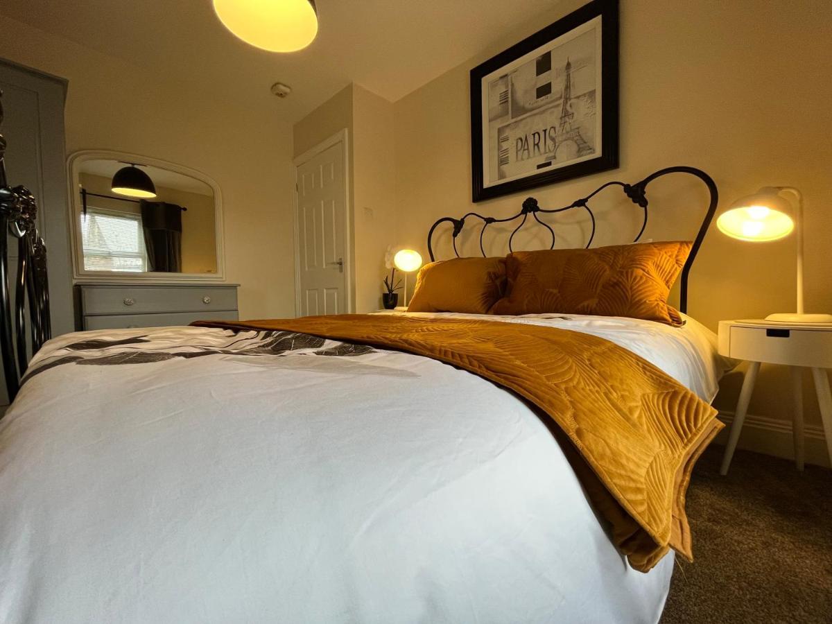Centre 2 Bedroom Renovated Flat, 8 Escrick Street