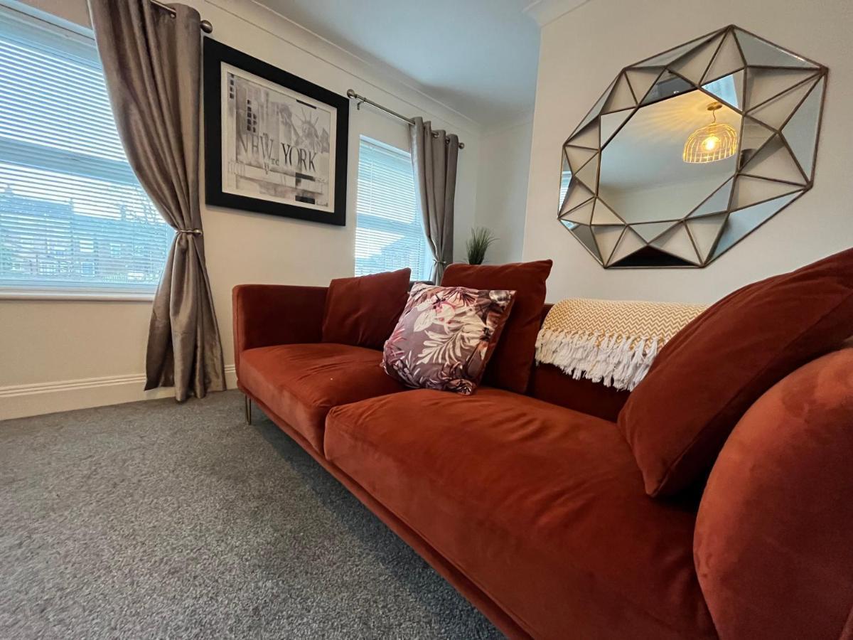 Apartment Centre 2 Bedroom Renovated Flat, 8 Escrick Street