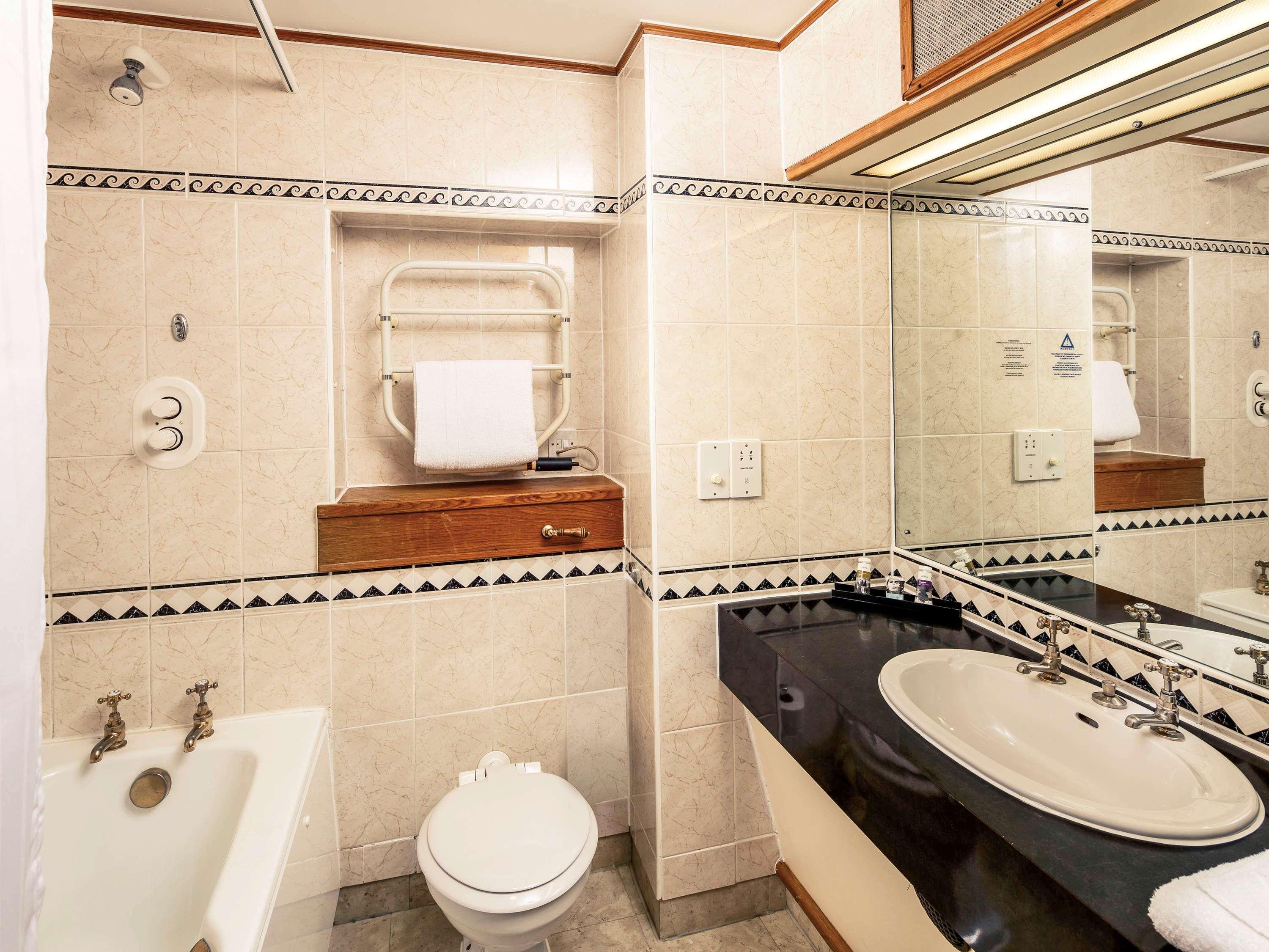 Mercure Fairfield Manor Hotel 4*
