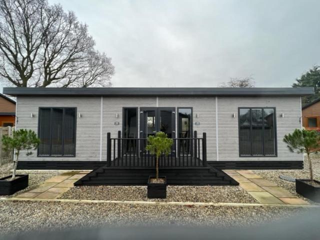 Lakeview Supreme With Hot Tub Holiday home