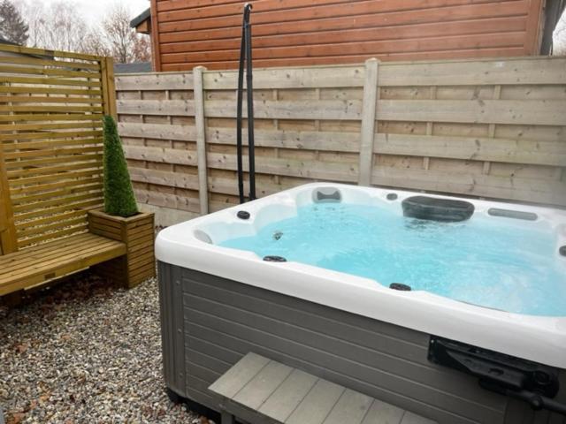 Lakeview Supreme With Hot Tub York