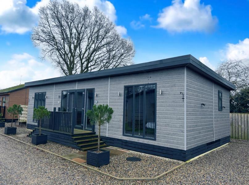 Lakeview Supreme With Hot Tub Holiday home *