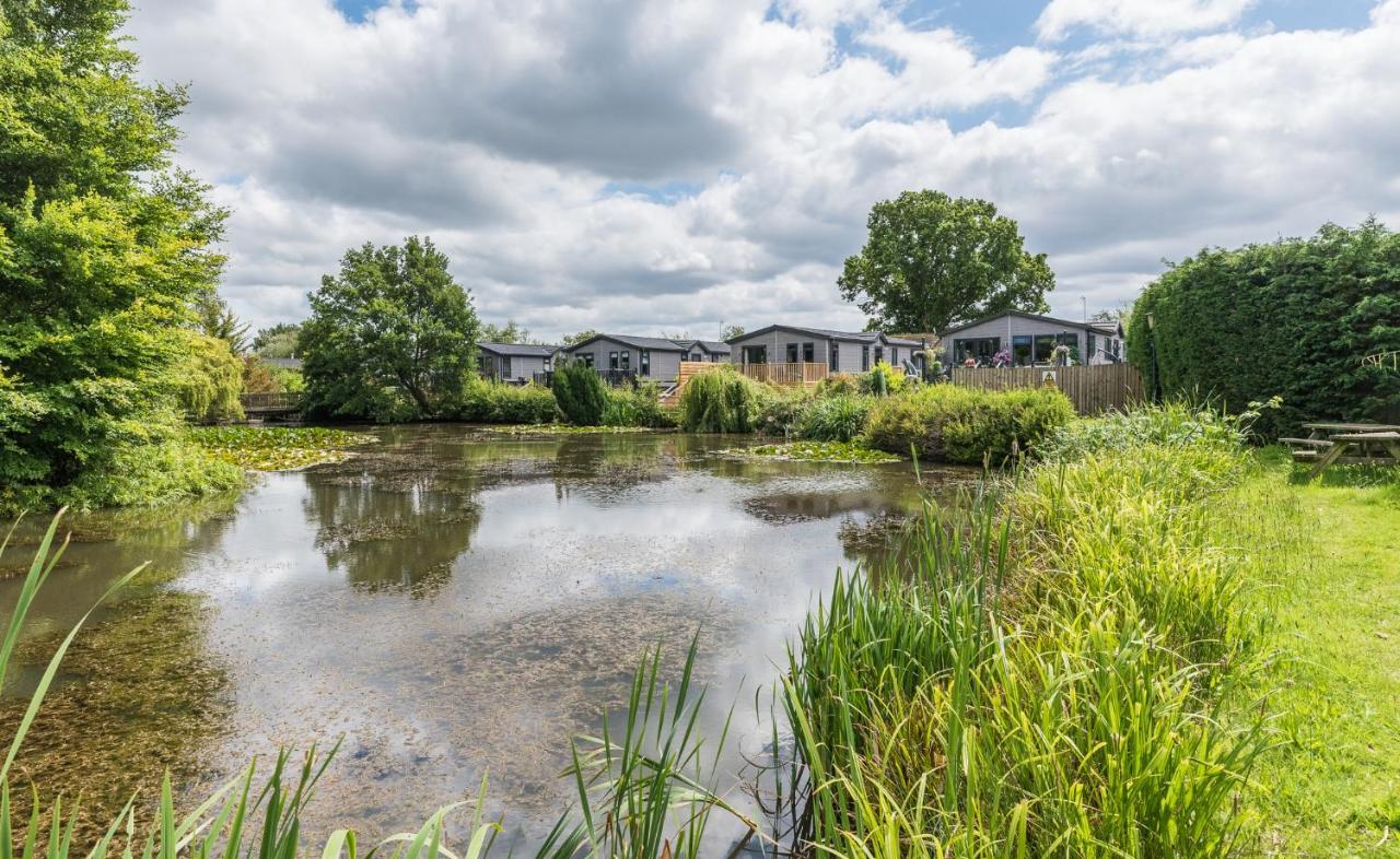 Lakeview Supreme With Hot Tub Holiday home *