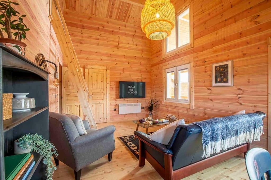 Holiday home Luxury Hot Tub And Sauna In *