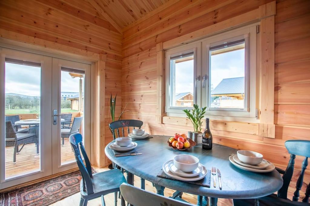 Holiday home Luxury Hot Tub And Sauna In *