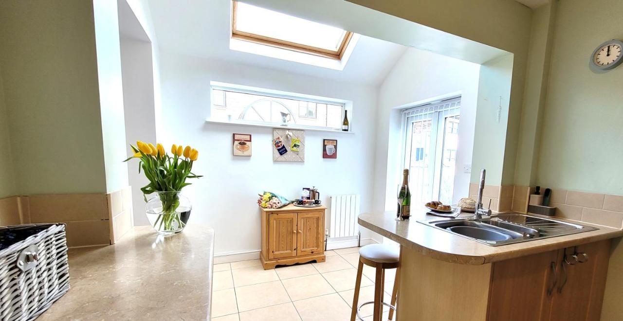 Colenso St - 2 Bed House By Bishy Road & River *