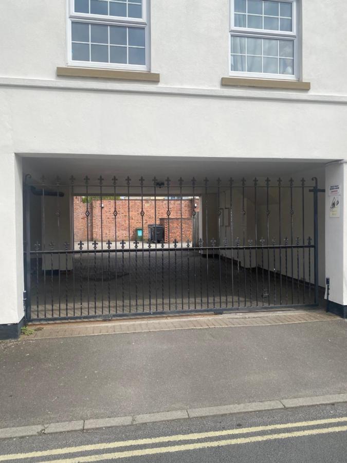 Centre 2 Bedroom Renovated Flat, 8 Escrick Street *