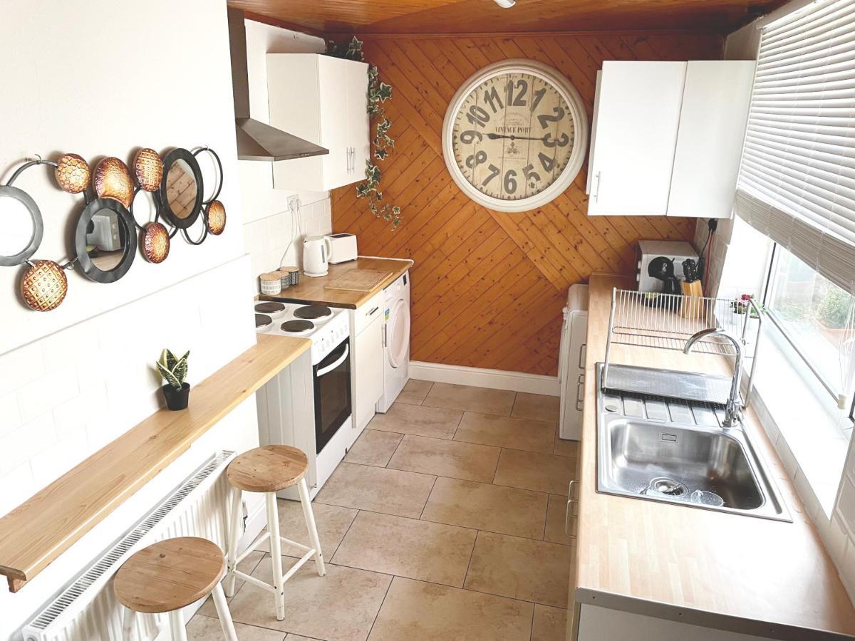 The Neville - Quaint Victorian With Free Parking *
