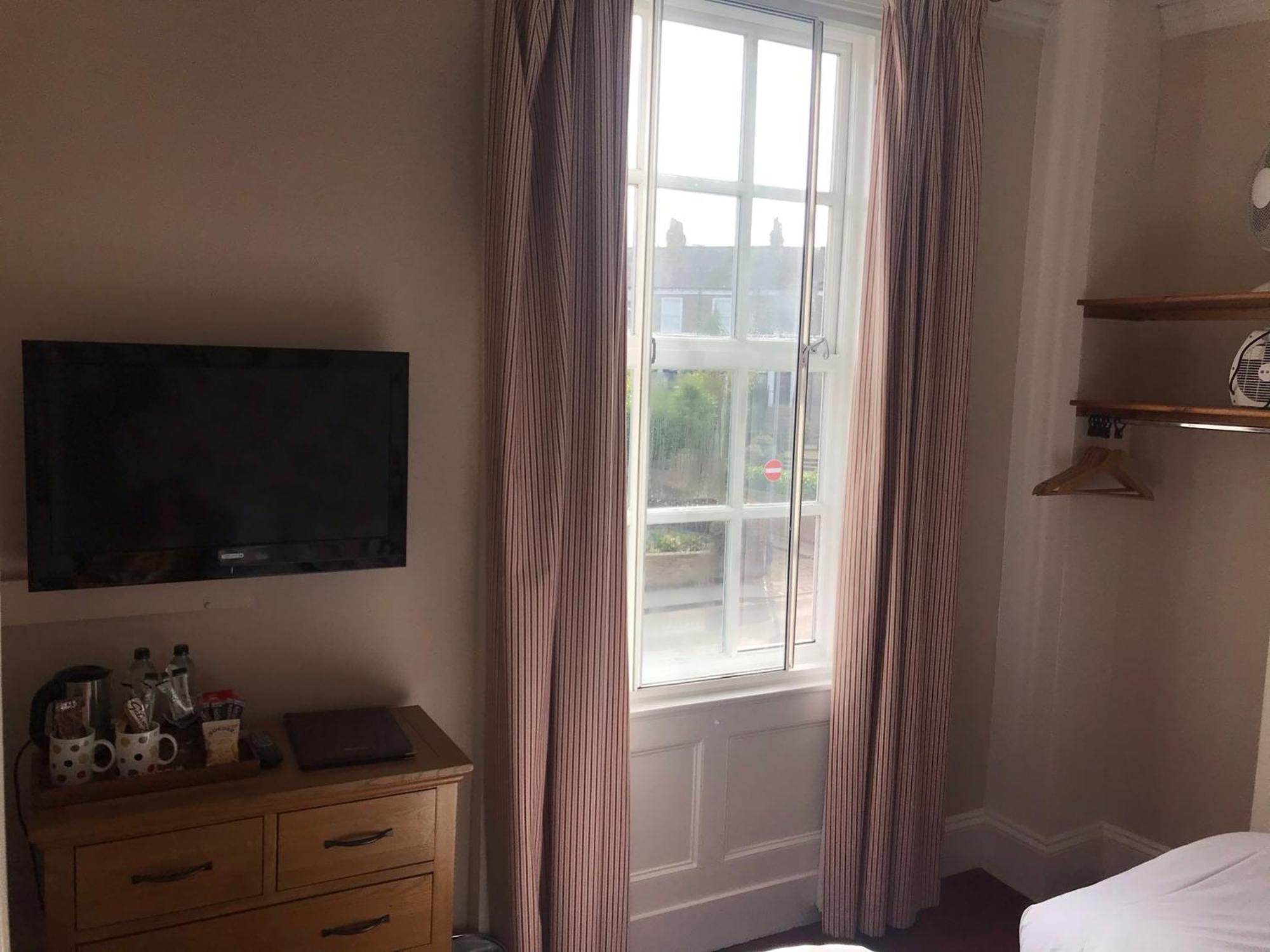 The Apple House 4*