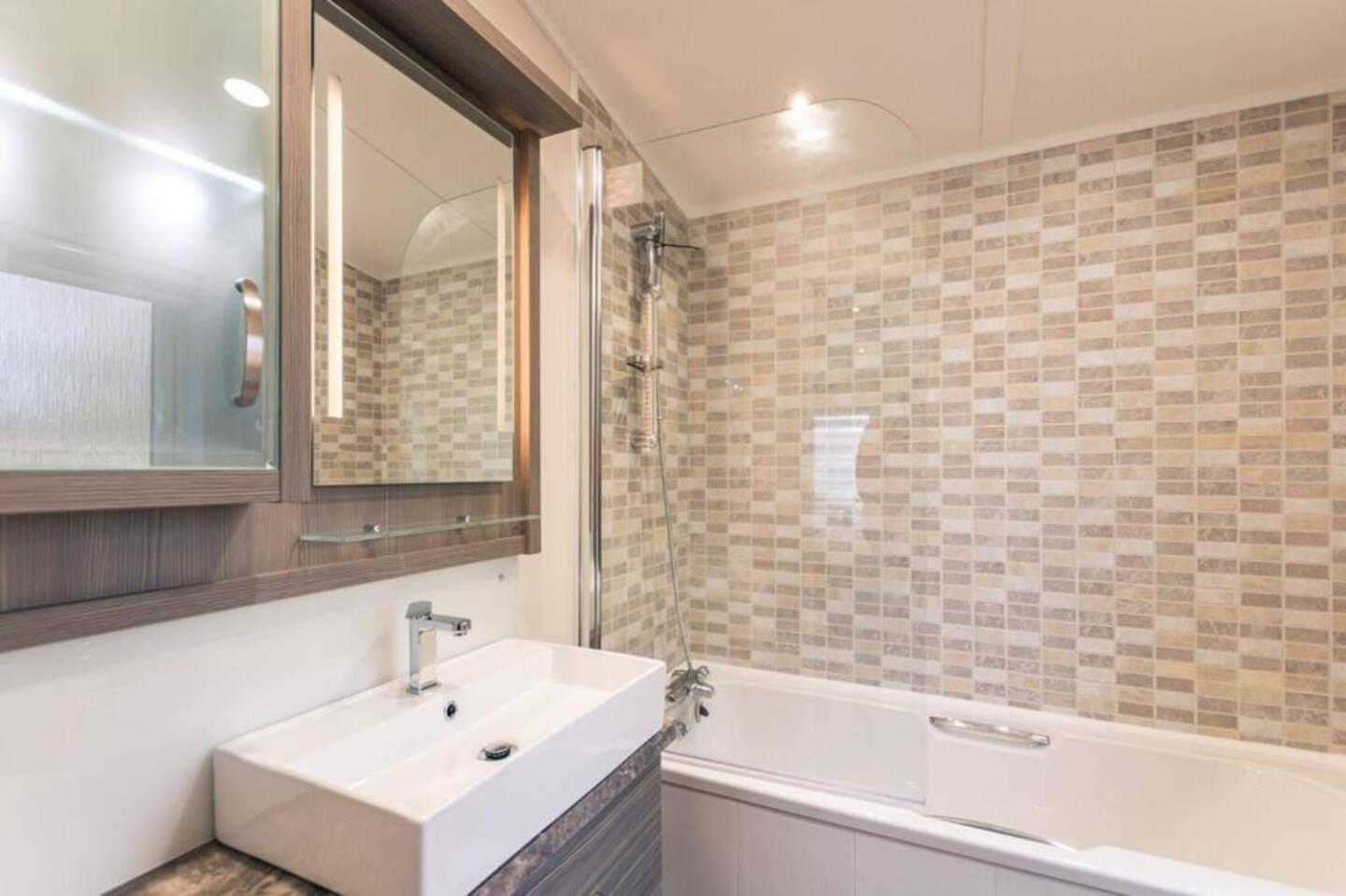 Woodland Jewel With Hot Tub York