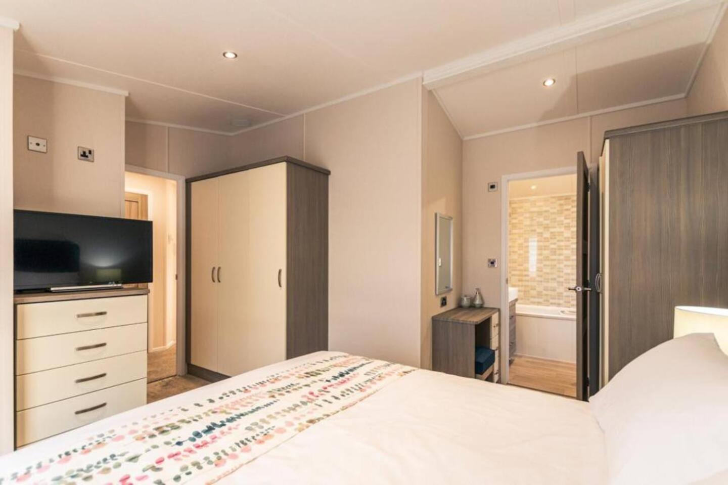 Lodge Woodland Jewel With Hot Tub