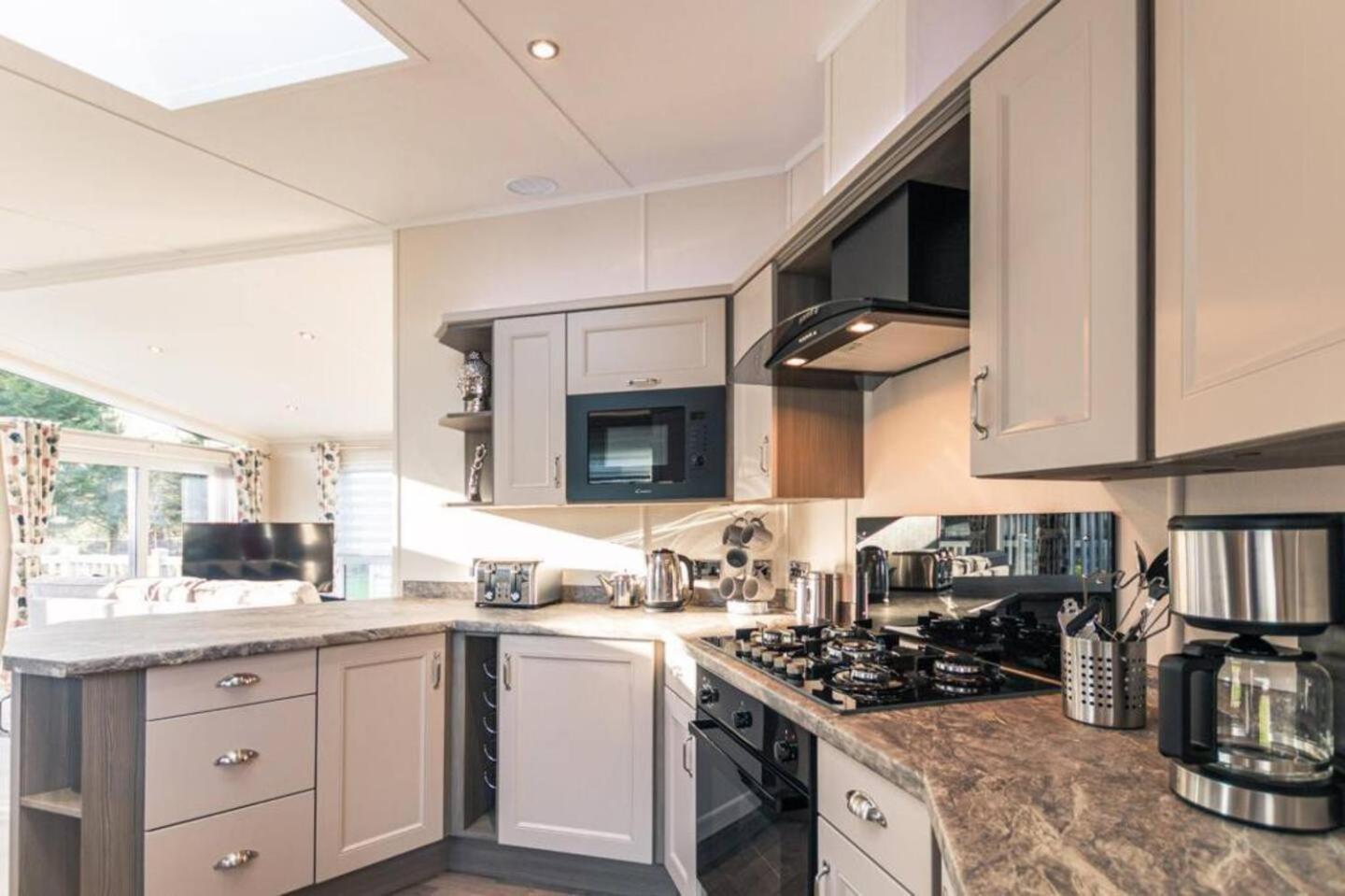 Woodland Jewel With Hot Tub Lodge York