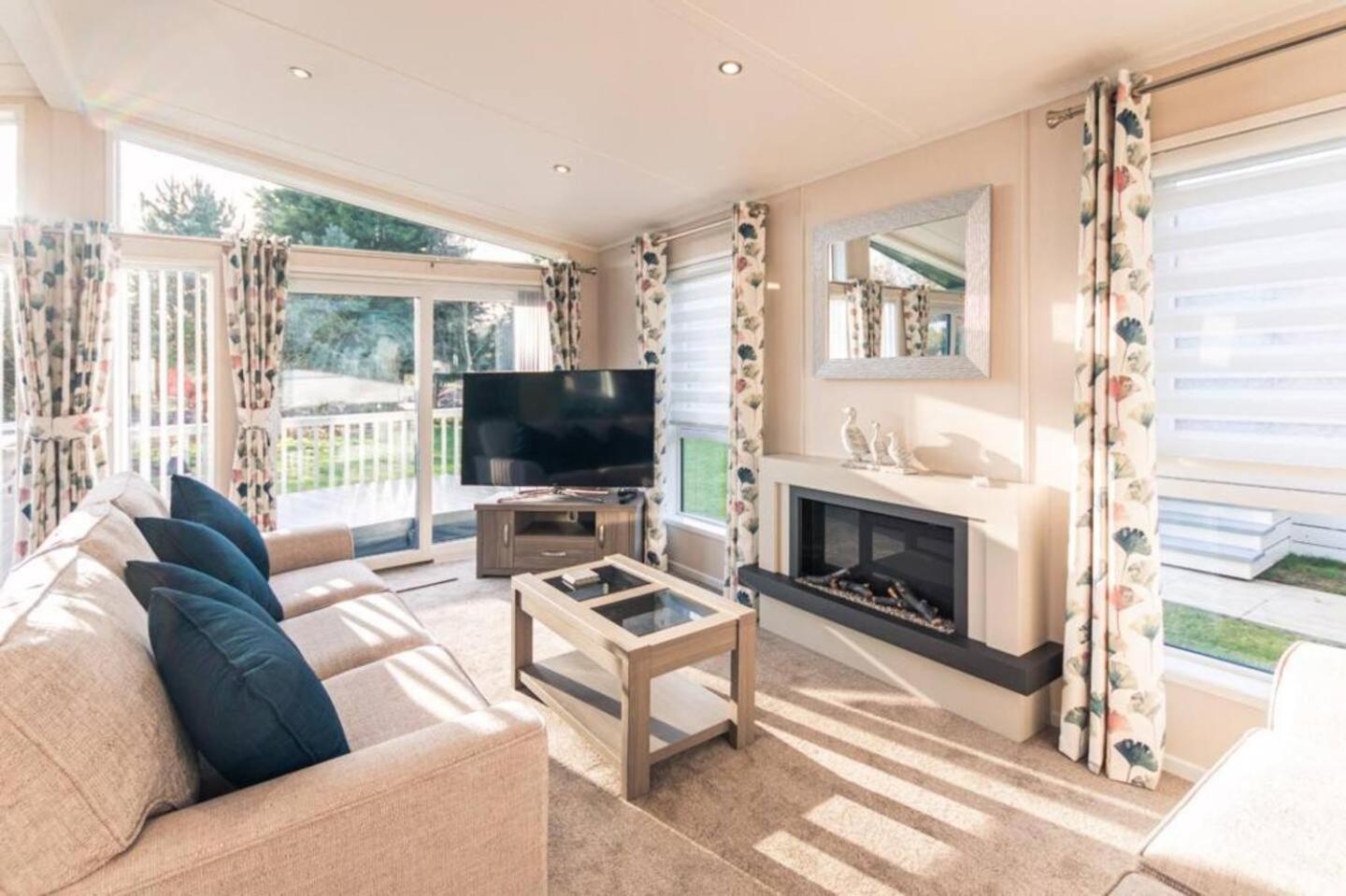 Lodge Woodland Jewel With Hot Tub
