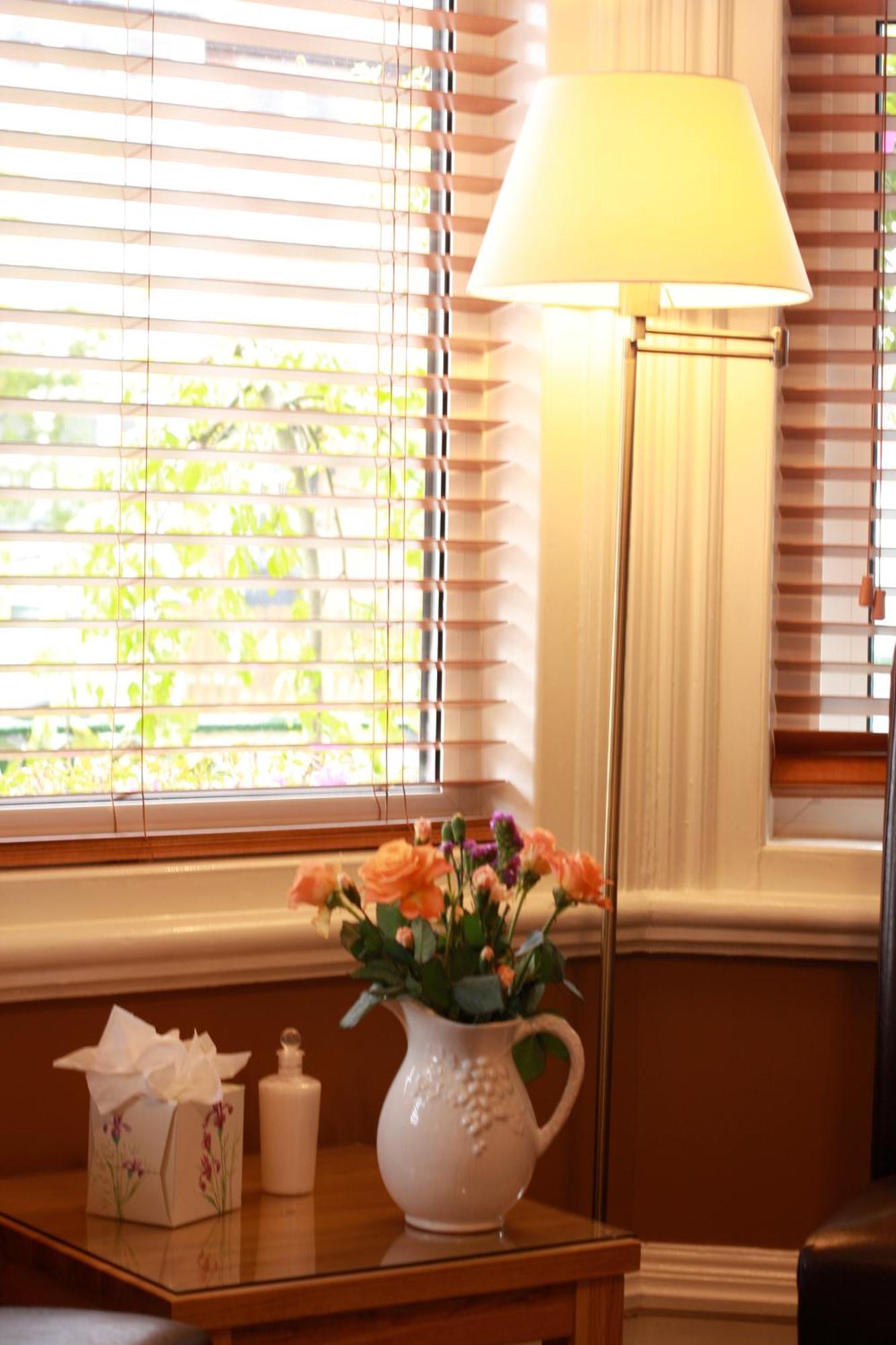 Guest house Brentwood