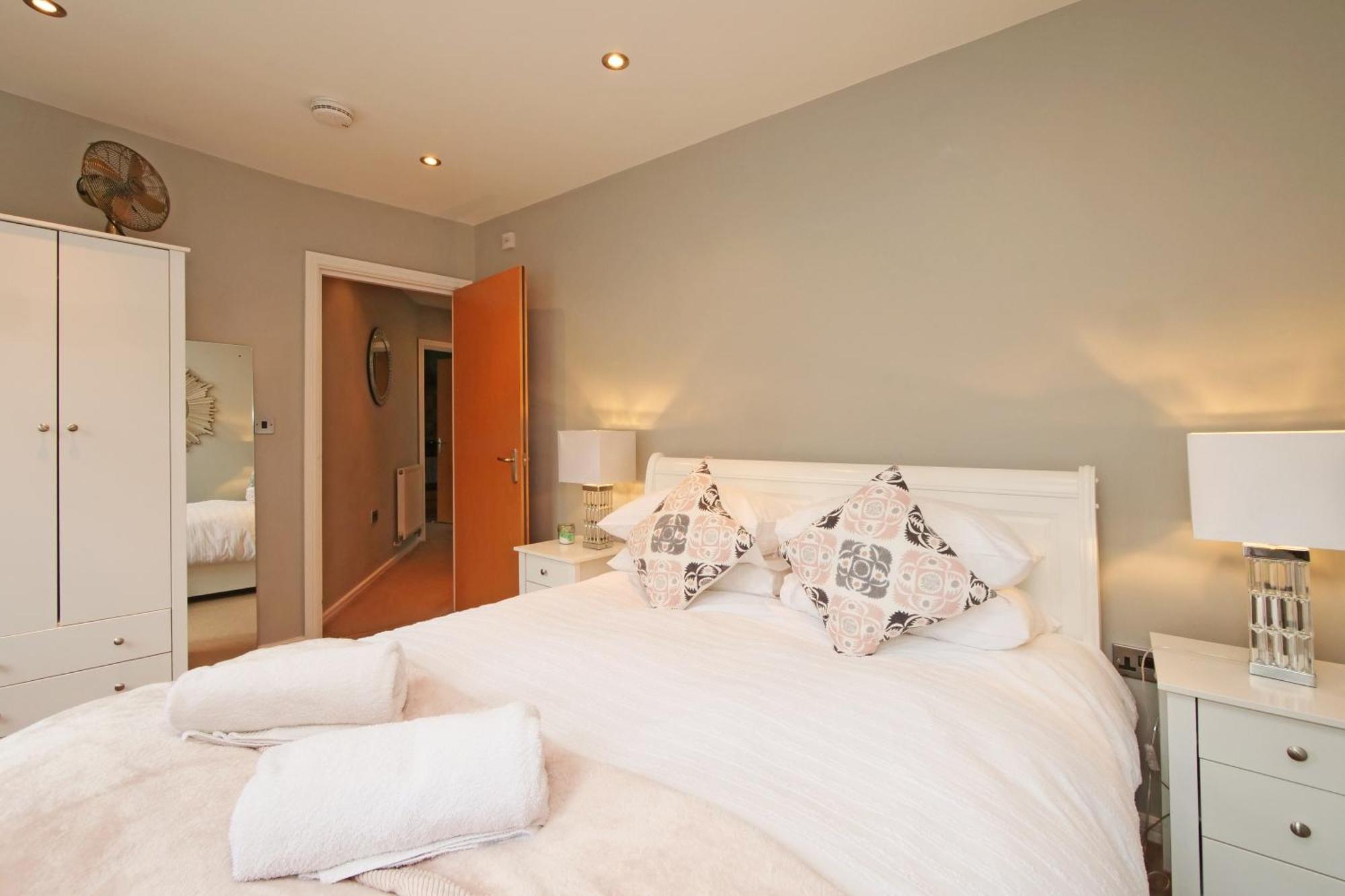 Large Flat - Very - Business York