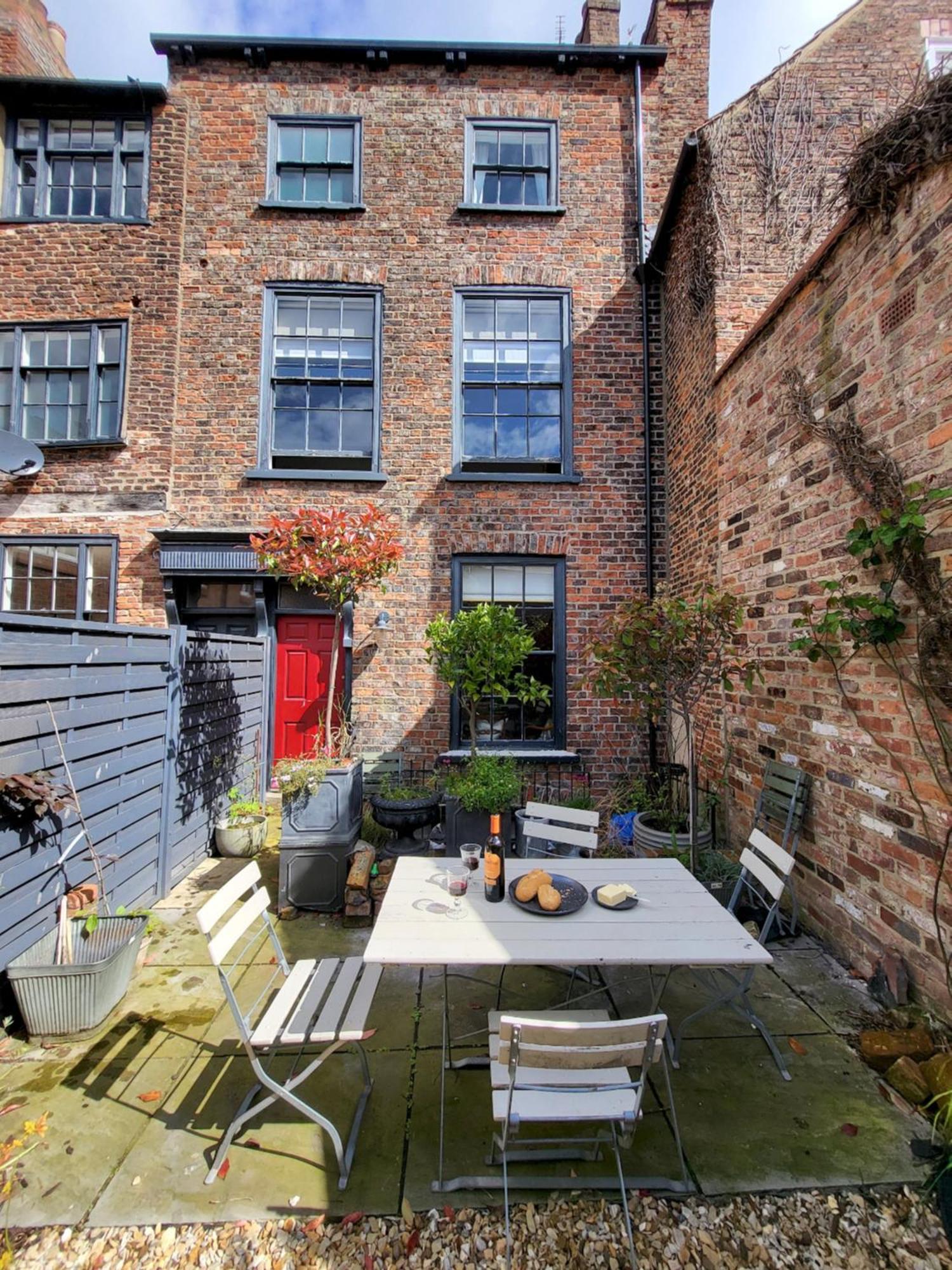 16 Castlegate *