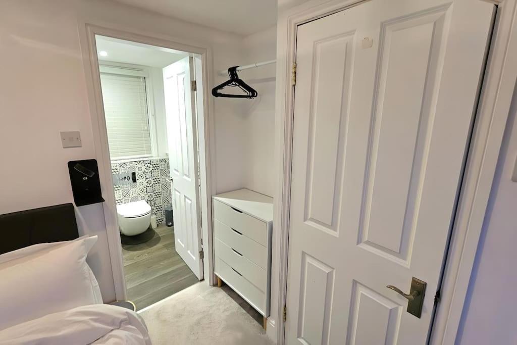 Stunning Terraced House Next To Racecourse *