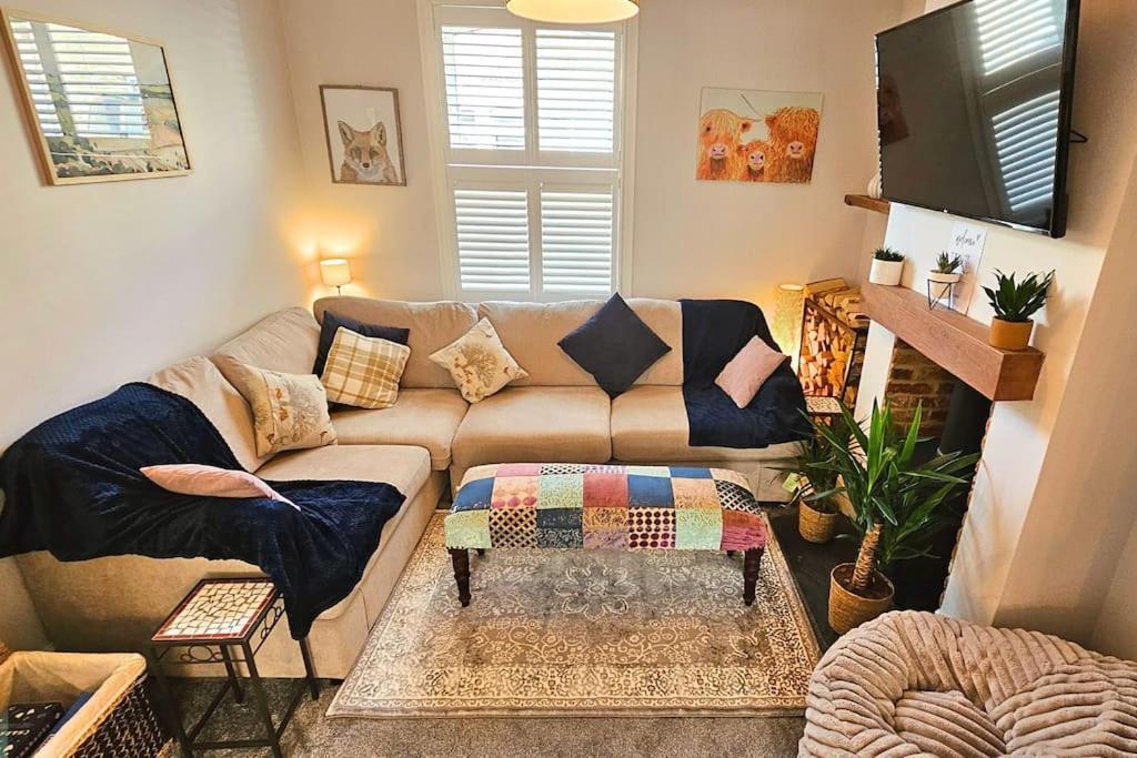 Stunning Terraced House Next To Racecourse Holiday home *