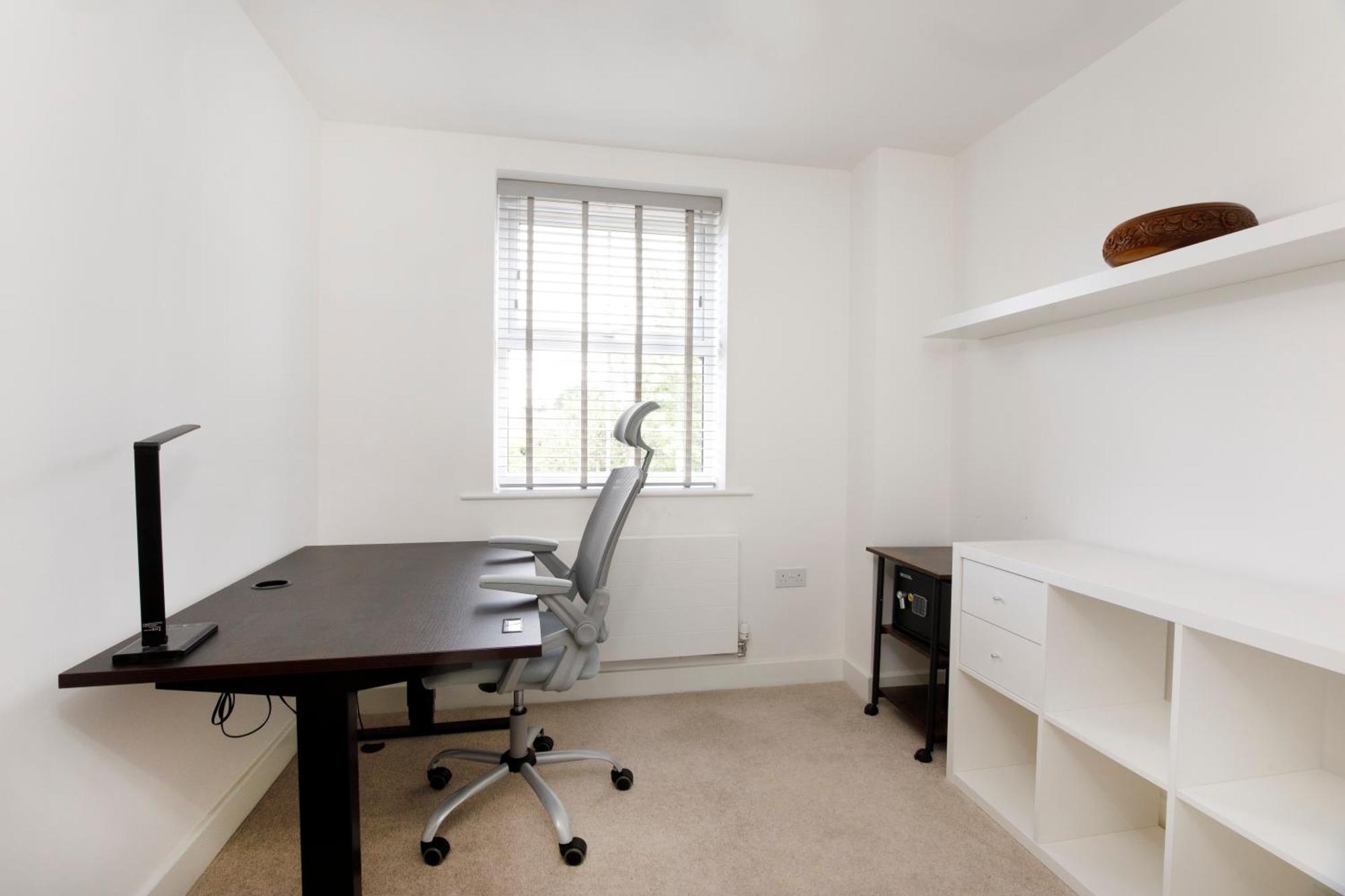 Mount Vale 4 Bedroom Luxury & Free Parking