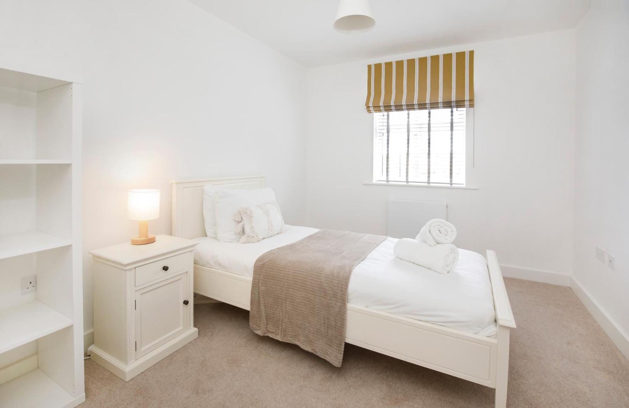 Mount Vale 4 Bedroom Luxury & Free Parking *