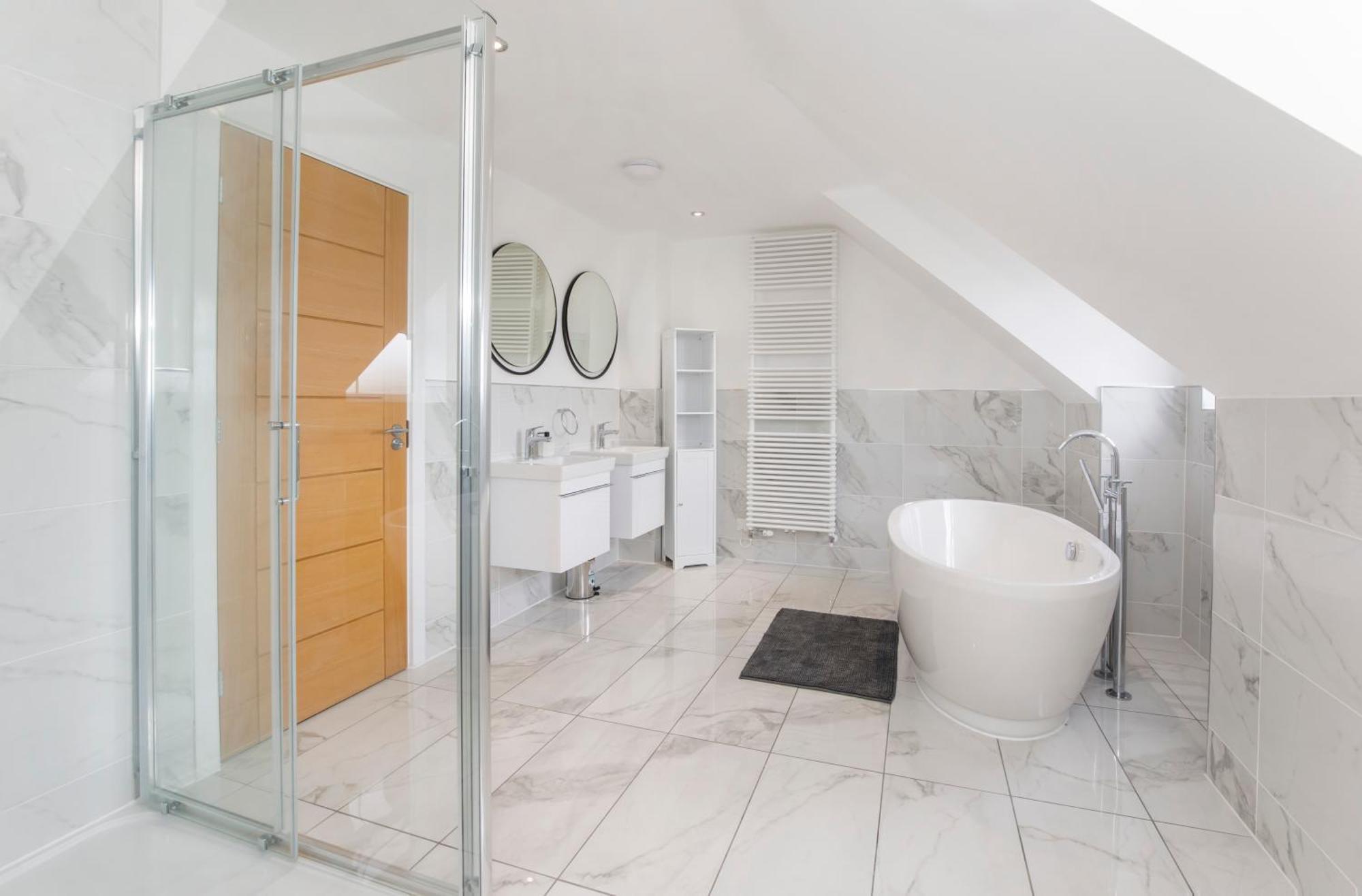 Mount Vale 4 Bedroom Luxury & Free Parking Holiday home